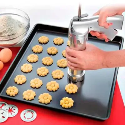 Кондитерський шприц-прес для печива та крему 24 насадки Biscuits Кондитерський шприц-прес для печива та крему 24 насадки Biscuits