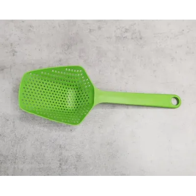 Ложка-друшляк пластикова 33 х 12 см зелена Kitchen 5873