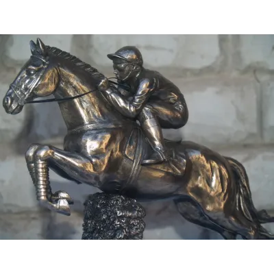 Статуетка декоративна Вершник 22 х 21 см Veronese AL84470 Статуетка декоративна Вершник 22 х 21 см Veronese AL84470