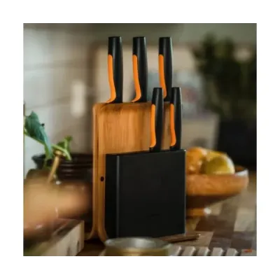 Набор кухонных ножей с бамбуковым блоком Fiskars Functional Form ™ 5 шт 1057552 Набор кухонных ножей с бамбуковым блоком Fiskars Functional Form ™ 5 шт 1057552