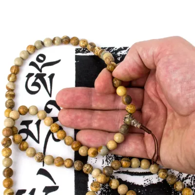 Четки из песчаной пейзажной яшмы HandiCraft 108 бусин 8.7 мм (27165)