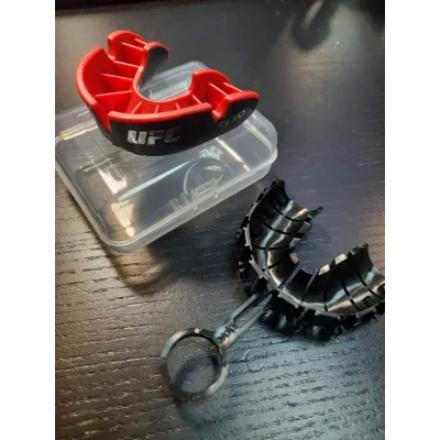 Капа боксерська OPRO Silver UFC Hologram Black/Red (art.002259002)