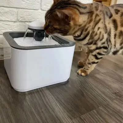 Поилка-фонтан для животных Pet Water Fountain автоматическая USB White (3_03717) Поилка-фонтан для животных Pet Water Fountain автоматическая USB White (3_03717)
