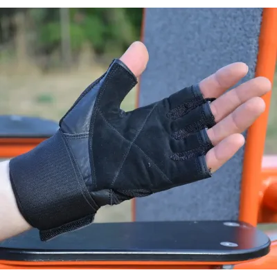 Рукавички для фітнесу MadMax MFG-269 Professional Exclusive M Black