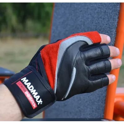 Перчатки для фитнеса MadMax MFG-568 Extreme 2nd edition XXL Black/Red Перчатки для фитнеса MadMax MFG-568 Extreme 2nd edition XXL Black/Red