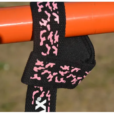 Ламки для тяги MadMax Camo Power Wrist Straps 2 шт Camo/Pink Ламки для тяги MadMax Camo Power Wrist Straps 2 шт Camo/Pink