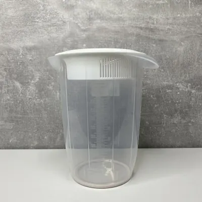 Емкость для смешивания с пластиковой крышкой 1 л Akay Plastik AK567 Емкость для смешивания с пластиковой крышкой 1 л Akay Plastik AK567
