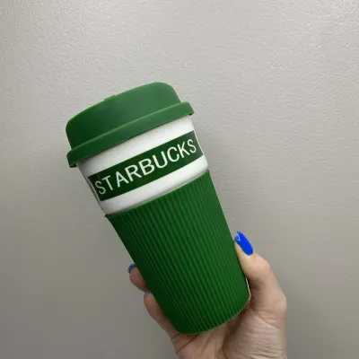 Стакан керамический с силиконовой крышкой UKC 400 мл Starbucks 9703 зеленый с белым Стакан керамический с силиконовой крышкой UKC 400 мл Starbucks 9703 зеленый с белым