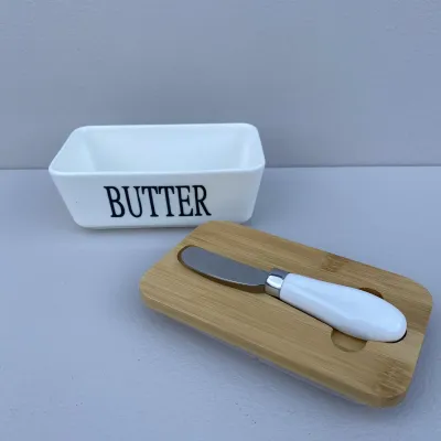 Маслянка фарфорова з ножем 15х8,6х6,4 см Butter Interos PJ03629