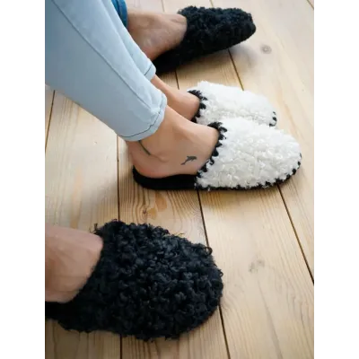 Набір домашніх капців Family Story 36-37 Білий / 46-47 Чорний (n0501-37f-n0508-47f) Набір домашніх капців Family Story 36-37 Білий / 46-47 Чорний (n0501-37f-n0508-47f)