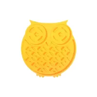 Коврик-кормушка Trixie WahoPet licky mat для медленного кормления собак 15х16 см 200 мл Желтый (WA00002)