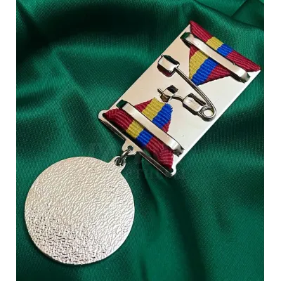 Знак отличия Незламному захиснику України Collection с удостоверением 32 мм (hub_akzzkf)