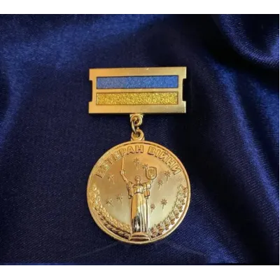 Нагрудний знак до посвідчення Ветеран війни-інвалід війни Collection в позолоті 32 мм (hub_18dglg) Нагрудний знак до посвідчення Ветеран війни-інвалід війни Collection в позолоті 32 мм (hub_18dglg)
