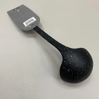 Ополоник нейлоновий A-PLUS 0340 34 см Чорний мармур Ополоник нейлоновий A-PLUS 0340 34 см Чорний мармур