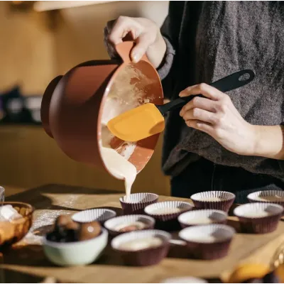Лопатка кухонна Fiskars Essential 35.5 см Чорний (1065591)